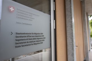 En 2021, des actes de violence de la part du personnel des services de sécurité avaient été dénoncés dans les centres fédéraux d'asile. Le Secrétariat d'Etat aux migrations avait commandé une enquête indépendante, qui n'avait pas décelé d'indices ...
